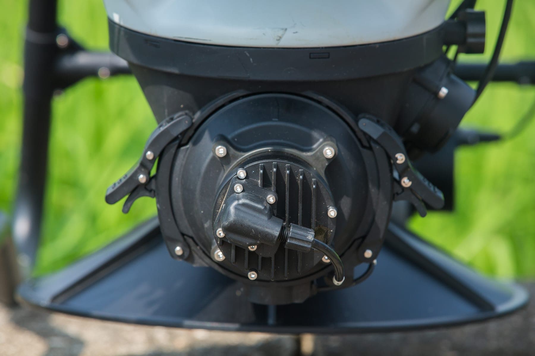 DJI Agras T25P Centrifugal Atomising Sprinkler Package view 2